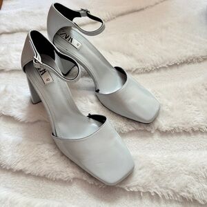 Zara like new light grey chunky heels, sz 40